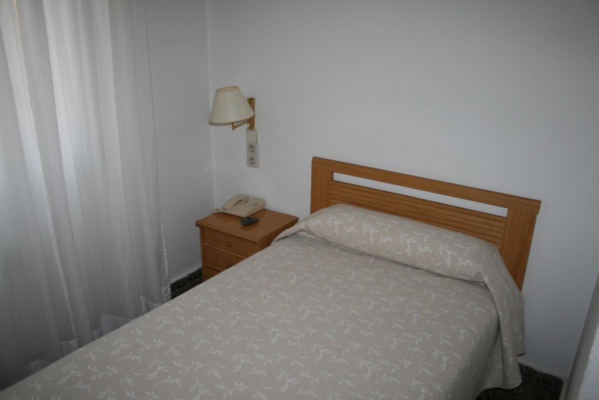 Hostal Puente De Piedra Zaragoza Værelse billede