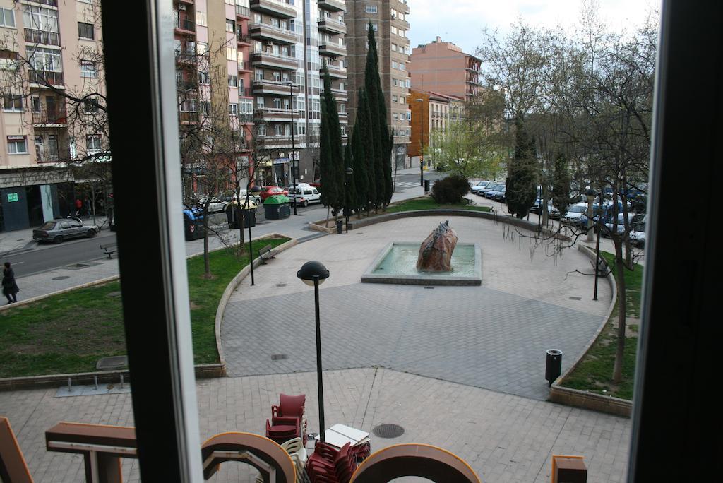 Hostal Puente De Piedra Zaragoza Værelse billede